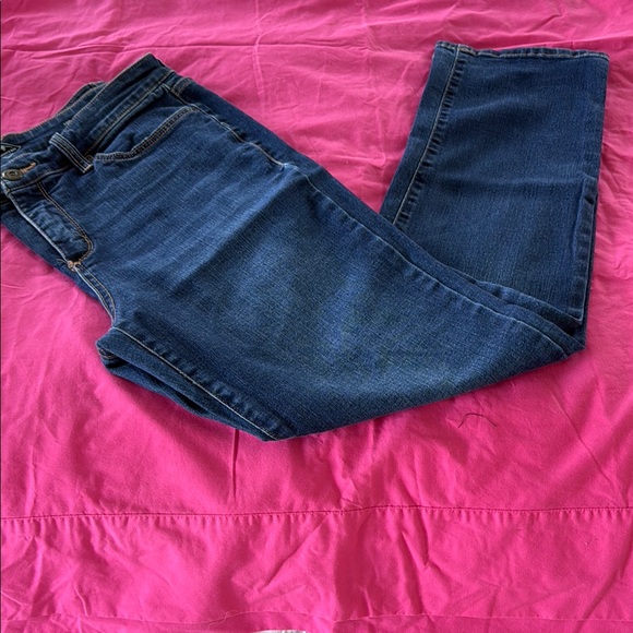 St. John’s Bay Classic Blue Women's Jeans 10 short - Picture 1 of 3